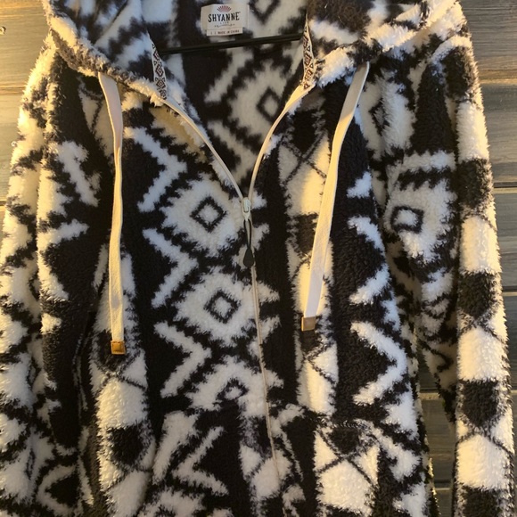 Black & White Fuzzy Sweater - Picture 6 of 7